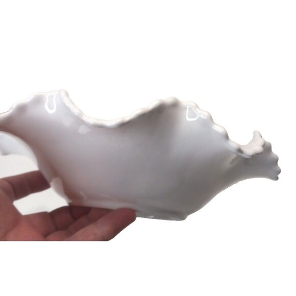 Ruffled Edge White Ceramic Candy Nut Dish  Signed 1975 Grapes Leaves Vitage C4 - Picture 4 of 7